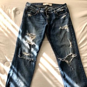 Size 6 / 28 waist Abercrombie capris